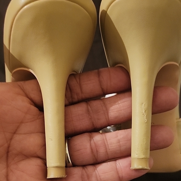 Elegant Tan Mules with Gold Accents - Picture 6 of 7
